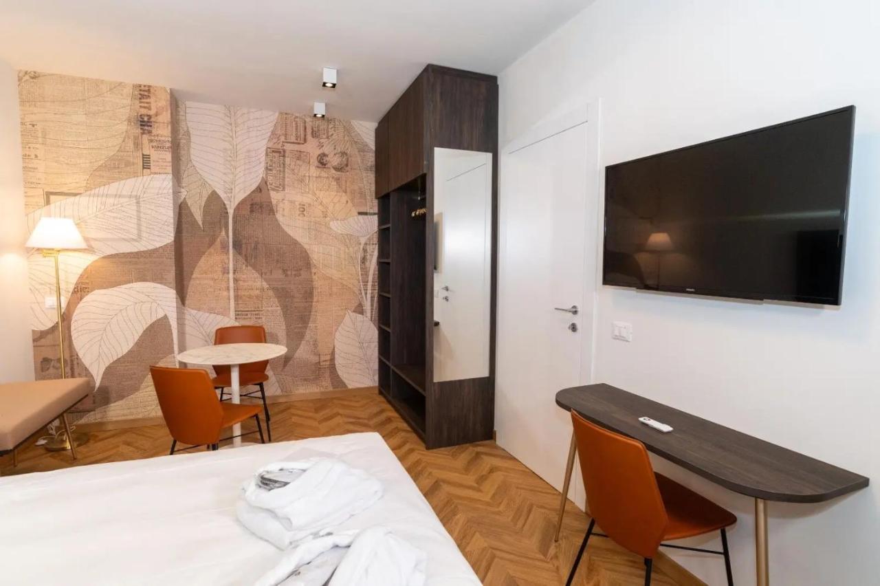 Jacuzzi Suite Home By Enjoy Garda Hotel 佩斯基耶拉德加达 外观 照片