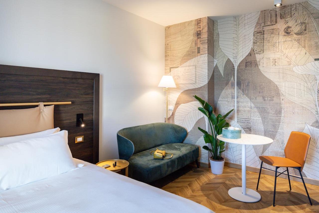 Jacuzzi Suite Home By Enjoy Garda Hotel 佩斯基耶拉德加达 外观 照片